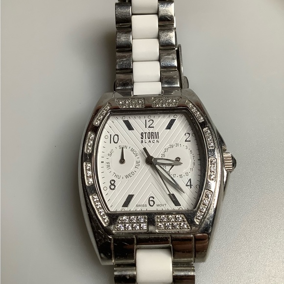 Stunning Storm Watch - Picture 3 of 5